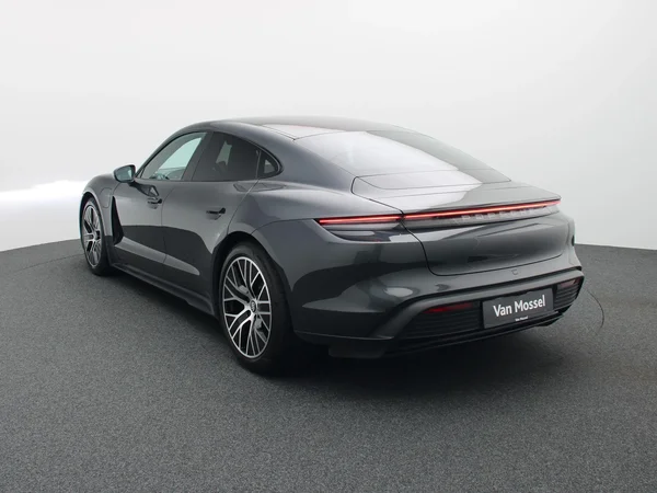 Porsche Taycan (2022) — foto 12 van 38