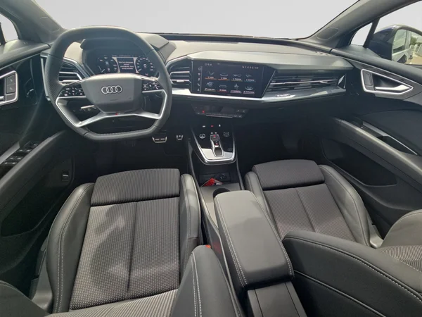 AUDI Q4 Sportback e-tron (2025) — foto 10 van 24