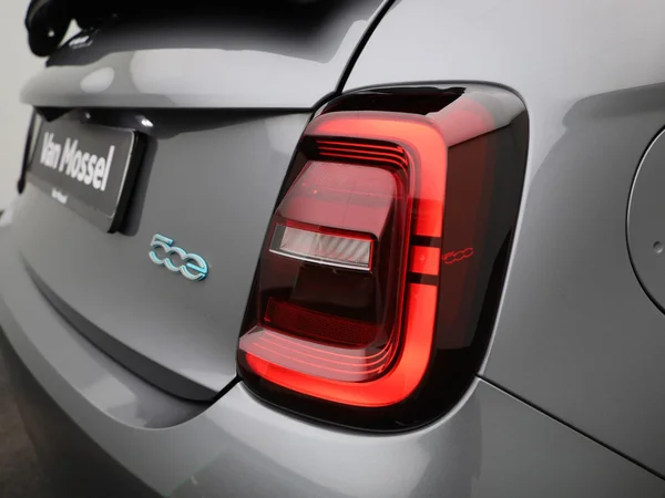 Fiat 500e (2023) — foto 28 van 39