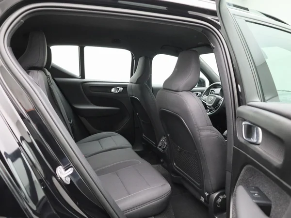 Volvo XC40 (2023) — foto 28 van 41