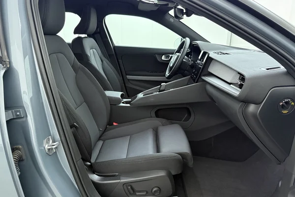 POLESTAR Polestar 2 (2023) — foto 17 van 19