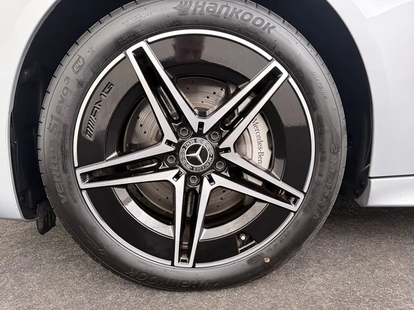 MERCEDES C 300 (2023) — foto 7 van 25