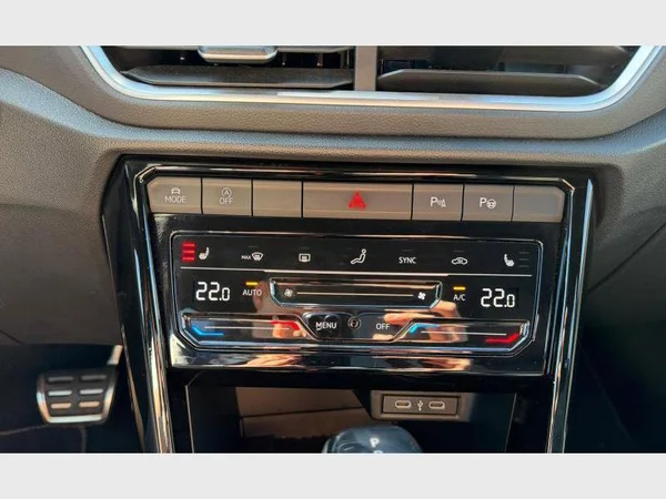Volkswagen T-Roc (2025) — foto 10 van 29