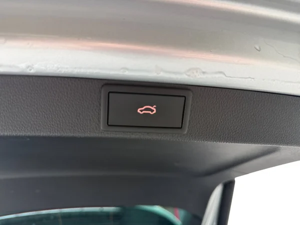 SKODA Octavia Combi (2024) — foto 16 van 19