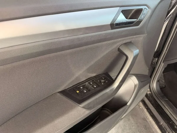 Volkswagen T-Roc (2025) — foto 14 van 22