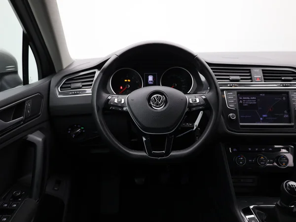 VOLKSWAGEN Tiguan (2017) — foto 4 van 23