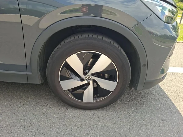 VOLKSWAGEN Tiguan (2024) — foto 15 van 22