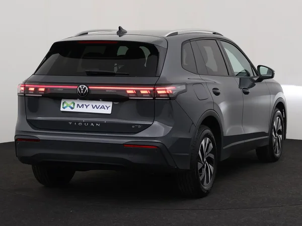 VOLKSWAGEN Tiguan (2025) — foto 12 van 19