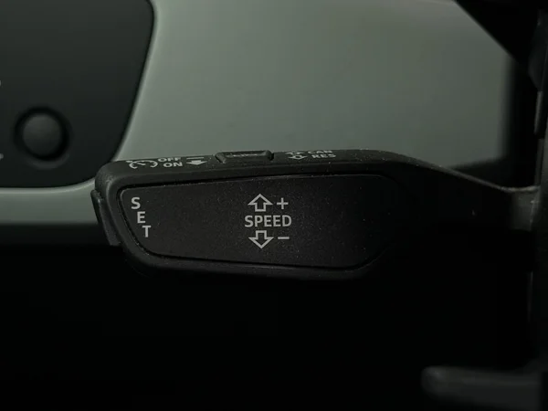 AUDI A4 (2022) — foto 9 van 31