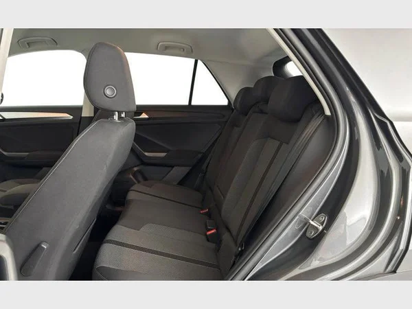 Volkswagen T-Roc (2022) — foto 16 van 24