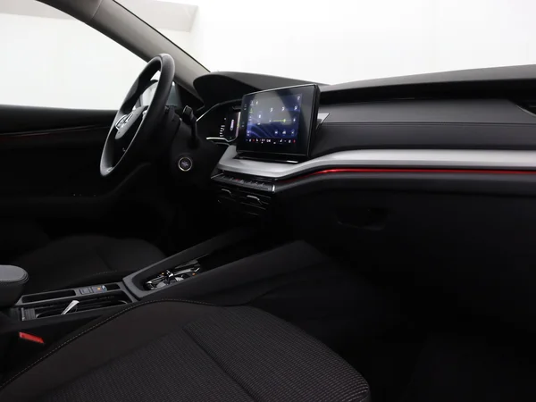 SKODA Octavia Combi (2024) — foto 12 van 18