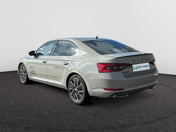 SKODA Superb (2024) — foto 15 van 21