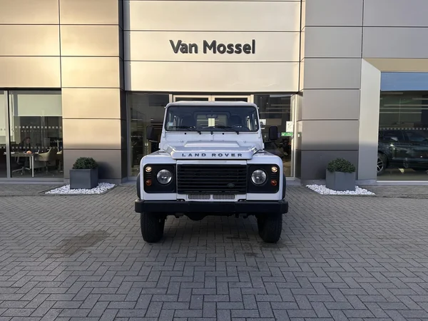 Land Rover Defender (2013) — foto 12 van 21