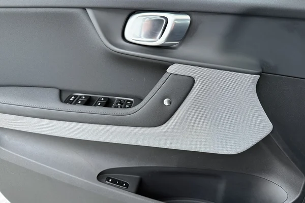 POLESTAR Polestar 2 (2023) — foto 9 van 21