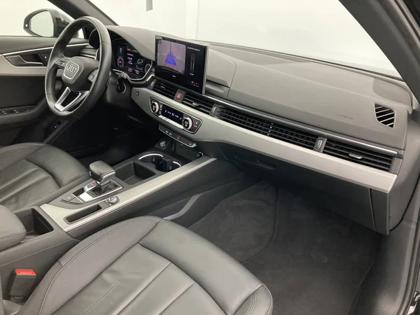AUDI A4 Avant (2023) — foto 9 van 36