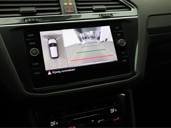 VOLKSWAGEN Tiguan (2021) — foto 15 van 23