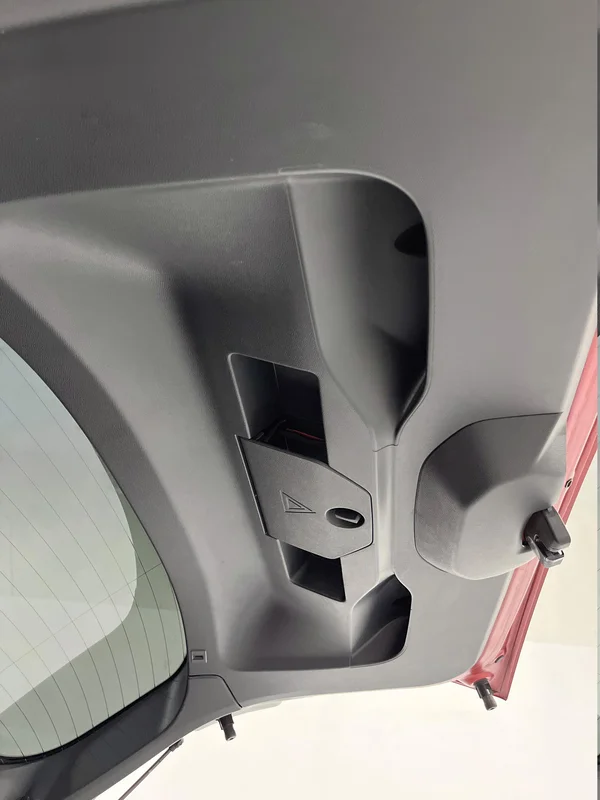 Peugeot E-2008 (2022) — foto 48 van 56