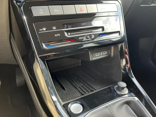 VOLKSWAGEN T-Cross (2025) — foto 2 van 21