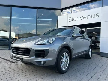 Porsche Cayenne 4aa4f243-97bb-4e7d-8454-a848c618e201