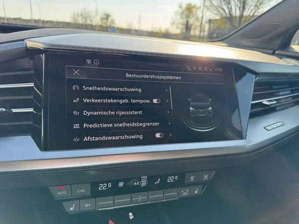 AUDI Q4 Sportback e-tron (2025) — foto 3 van 21