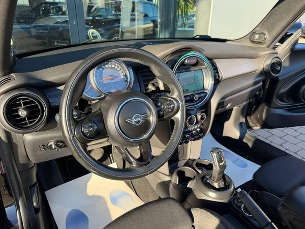 Mini Cooper (2018) — foto 3 van 28