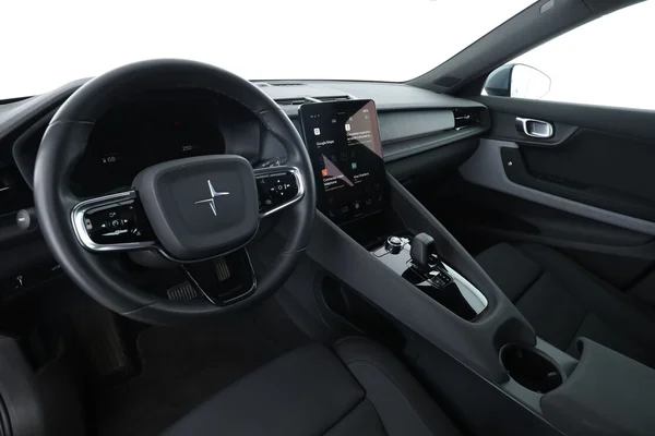 Polestar 2 (2020) — foto 2 van 16