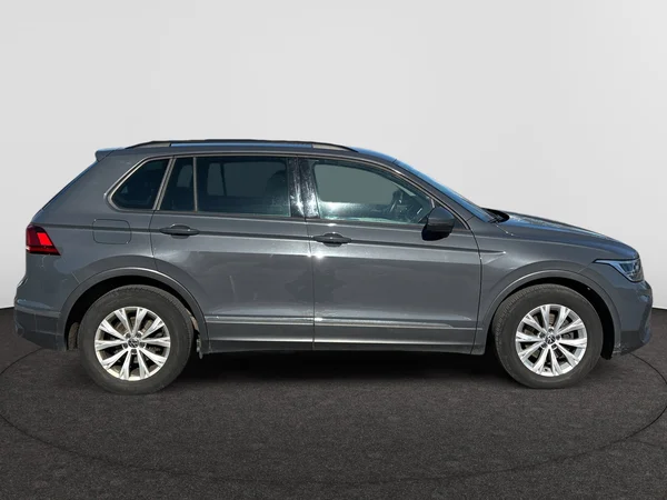 VOLKSWAGEN Tiguan (2022) — foto 19 van 23