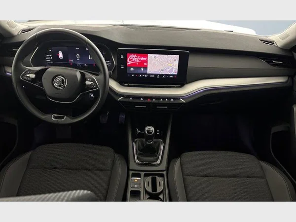 Skoda Octavia Combi (2022) — foto 2 van 15