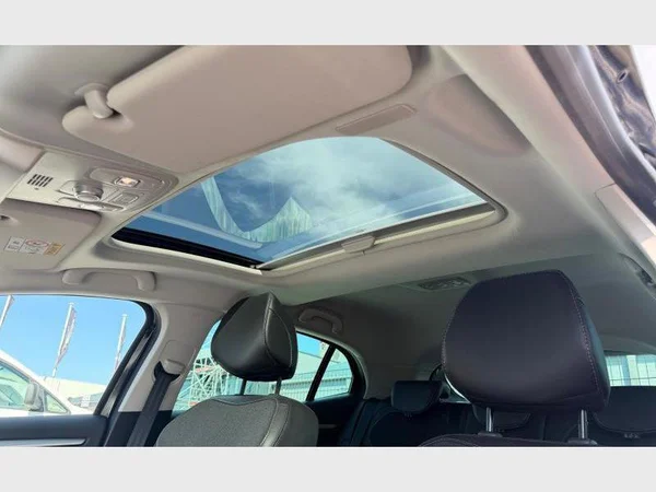 Renault Mégane Berline Phase II (2023) — foto 20 van 29