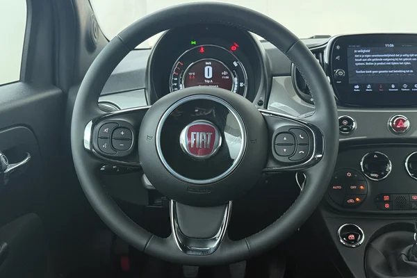 Fiat 500c (2023) — foto 2 van 16