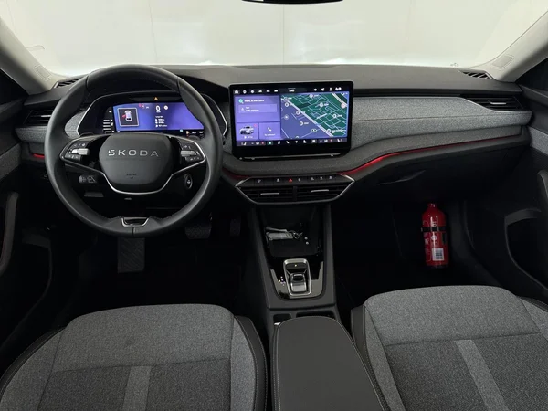 SKODA Octavia Combi (2025) — foto 14 van 19