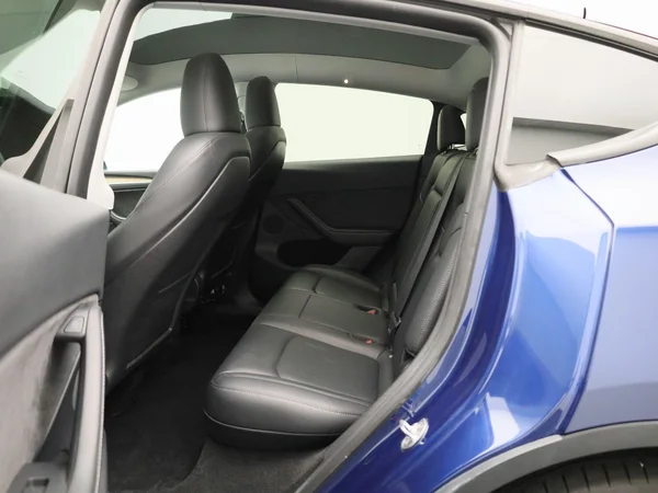 Tesla Model Y (2022) — foto 2 van 43
