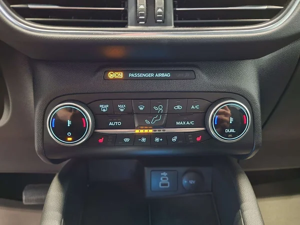 Ford Kuga (2023) — foto 10 van 18