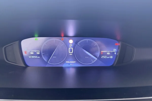 Peugeot 308 (2022) — foto 4 van 32