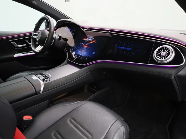 Mercedes-Benz EQE (2022) — foto 54 van 72