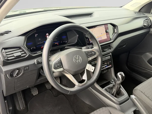 VOLKSWAGEN T-Cross (2023) — foto 2 van 21