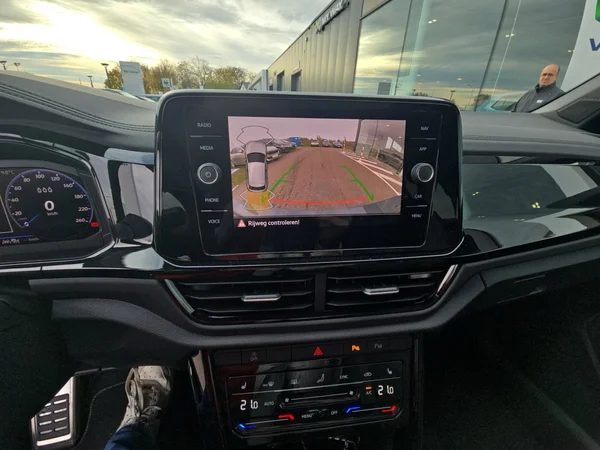 VOLKSWAGEN T-Roc (2025) — foto 10 van 24
