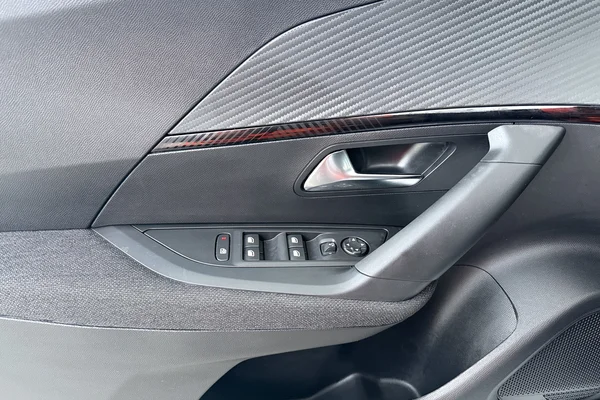 Peugeot 2008 (2025) — foto 8 van 18