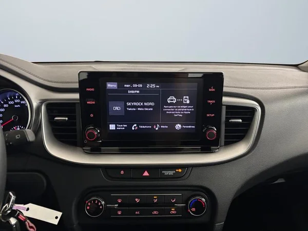 KIA Ceed (2023) — foto 7 van 17