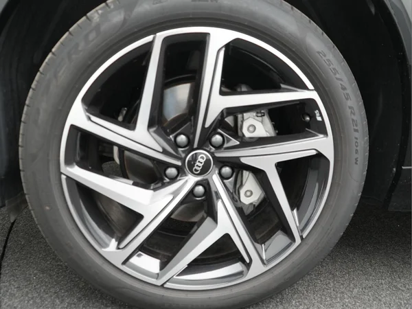 AUDI Q6 Sportback e-tron (2025) — foto 32 van 34