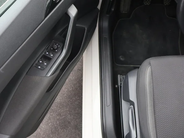 VOLKSWAGEN Polo (2024) — foto 13 van 23