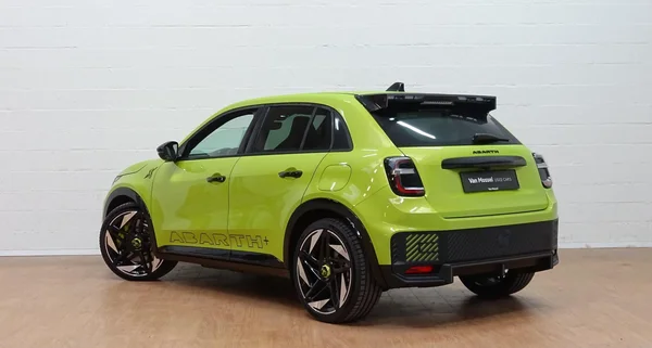 Abarth 600e (2025) — foto 27 van 32