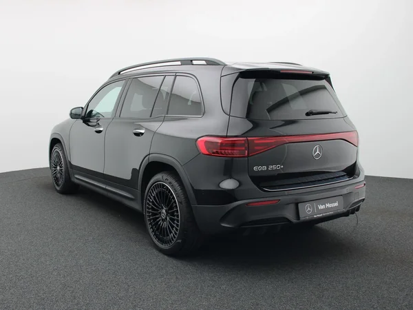Mercedes-Benz EQB (2025) — foto 12 van 28