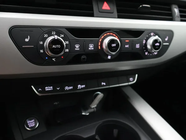 Audi A4 (2023) — foto 19 van 26