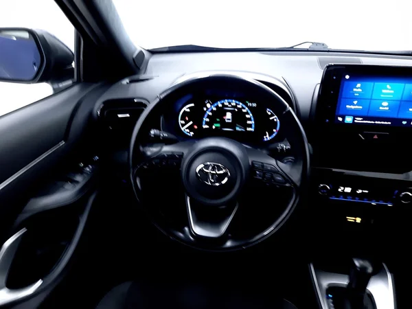 Toyota Yaris Hybrid (HEV) (2023) — foto 2 van 26