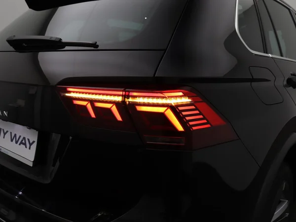 VOLKSWAGEN Tiguan (2021) — foto 9 van 21