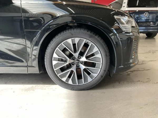 AUDI Q8 e-tron (2024) — foto 15 van 22
