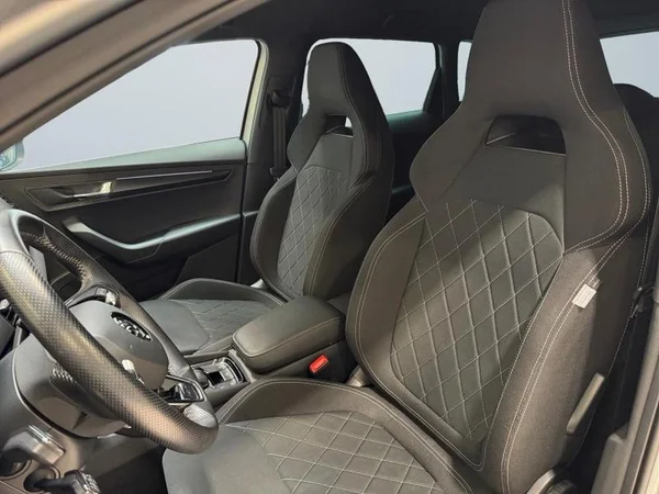 SKODA Karoq (2021) — foto 3 van 33