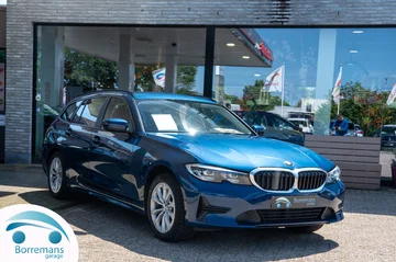 BMW 318 3a815943-db4c-4abd-8c58-3d611ab434c8