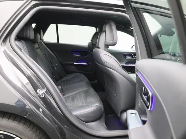 Mercedes-Benz C-Klasse (2023) — foto 48 van 60